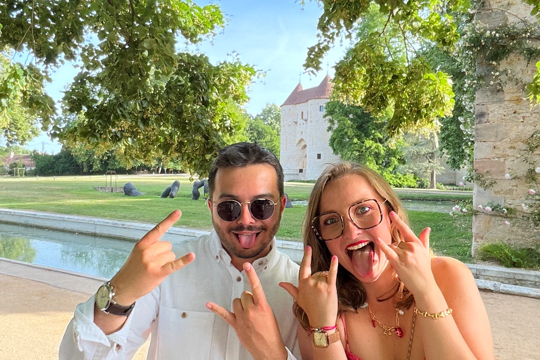 Photo originale — mariage château duo rock'n'roll