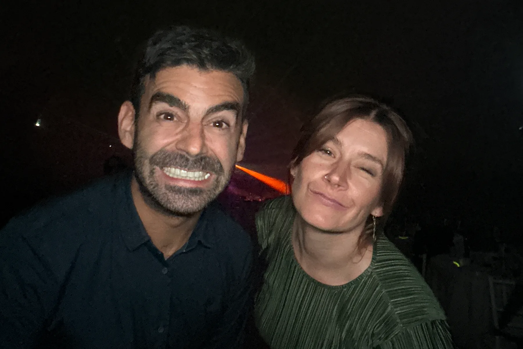 Photo originale — soirée nocturne duo complice